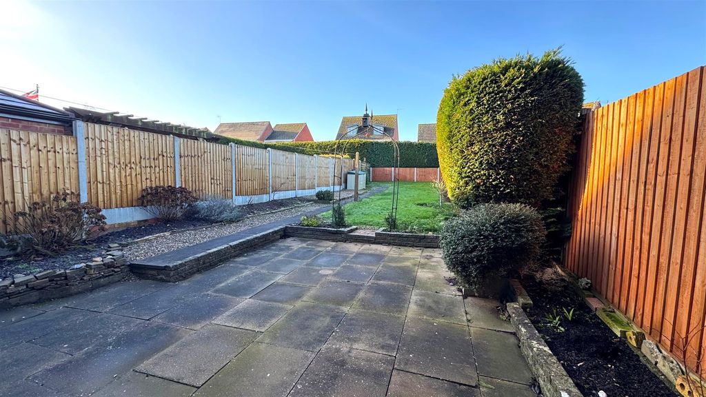 Property photo 3 of 15 Garden (6).Jpg