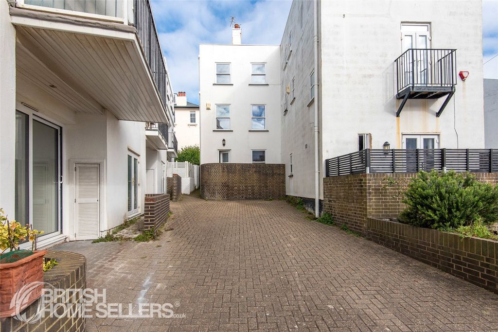 Property photo 2 of 21 2