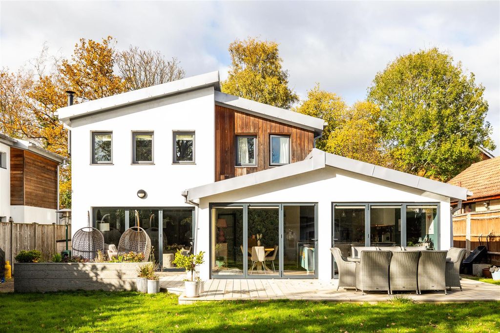 Property photo 3 of 26