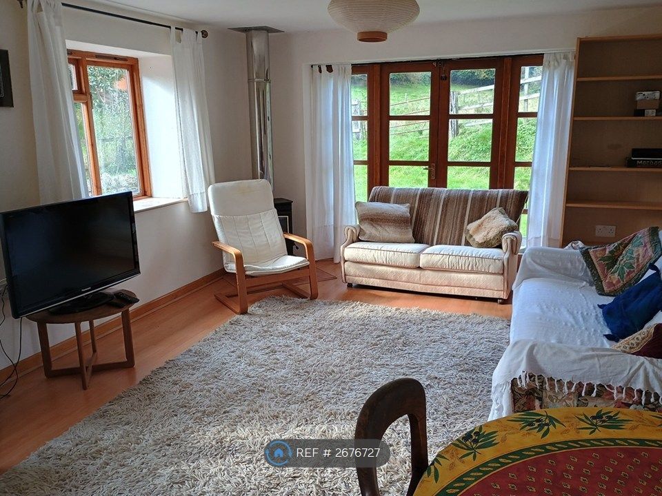 Property photo 3 of 9 Lounge