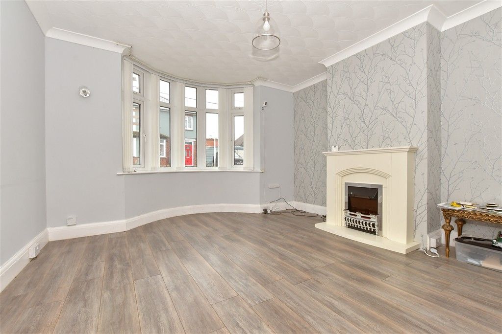 Property photo 3 of 14 Lounge