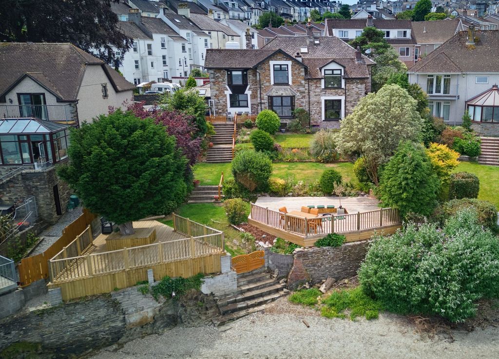 Property photo 1 of 31