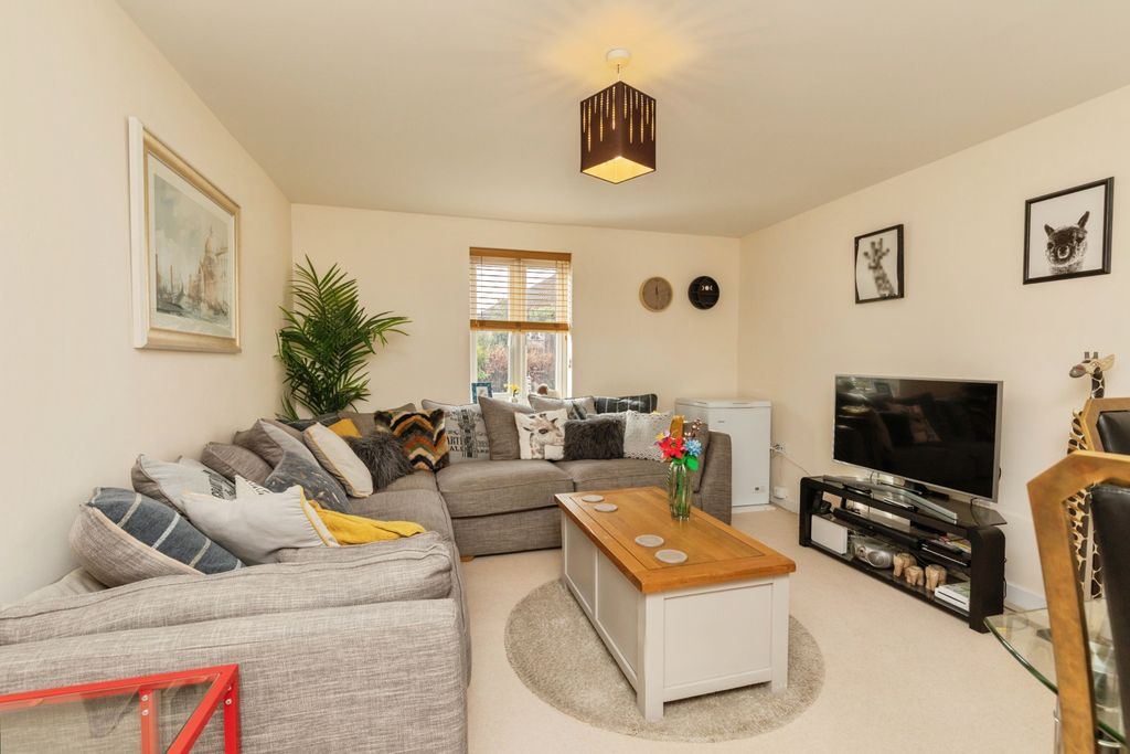 Property photo 3 of 15 Living / Dining Room