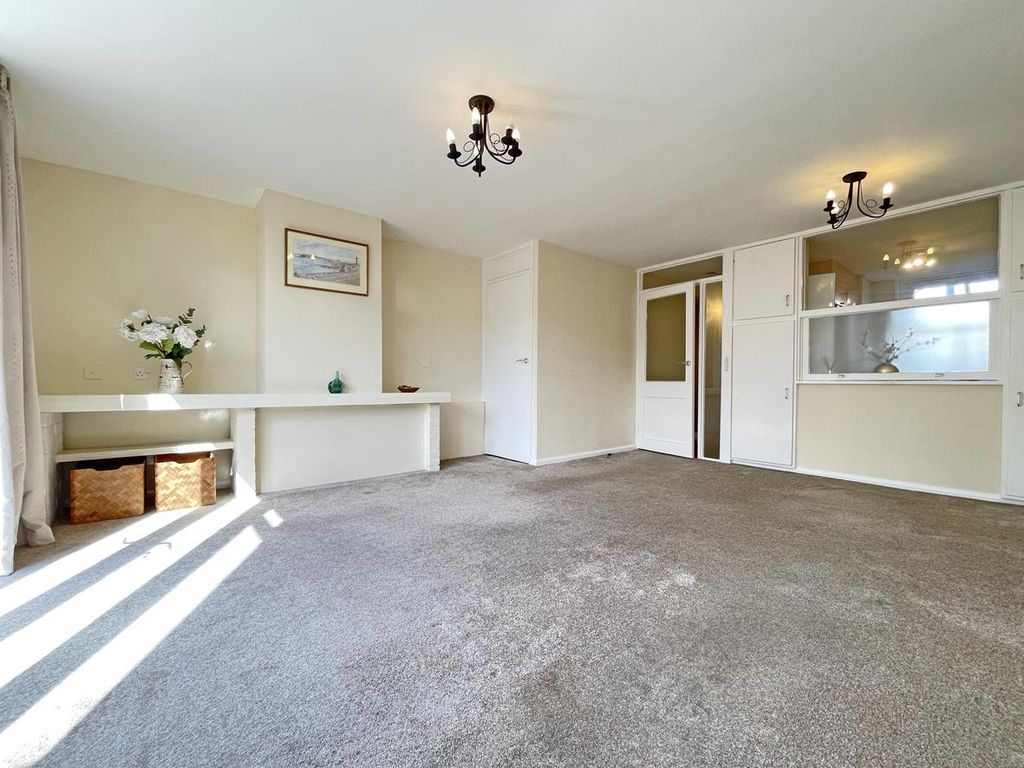 Property photo 3 of 11 Cunningham Road 147 - Living Room.Jpg