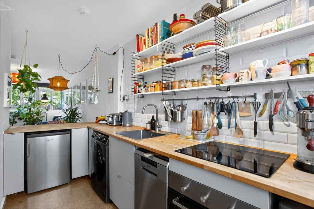 Property photo 2 of 16 Kitchen