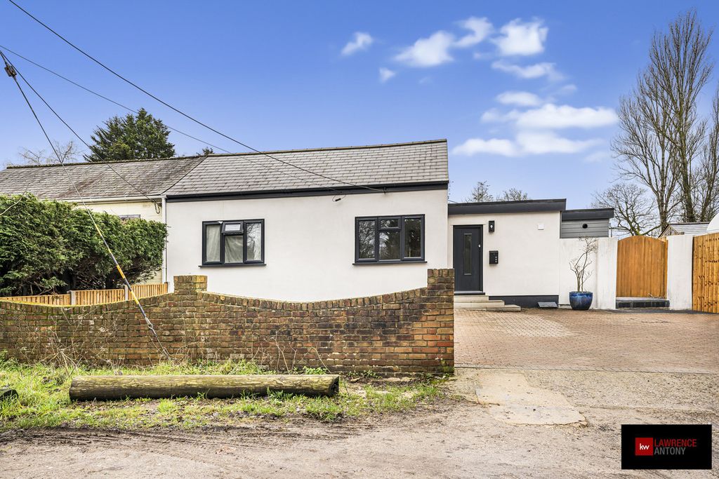 Property photo 2 of 28