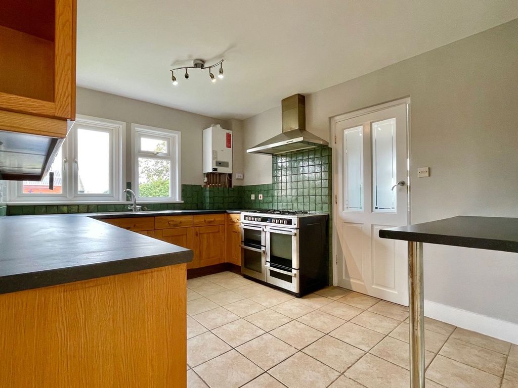 Property photo 3 of 20 Kitchen