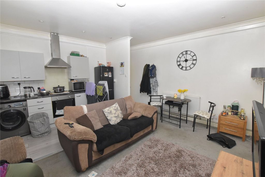 Property photo 2 of 12 Picture No. 11