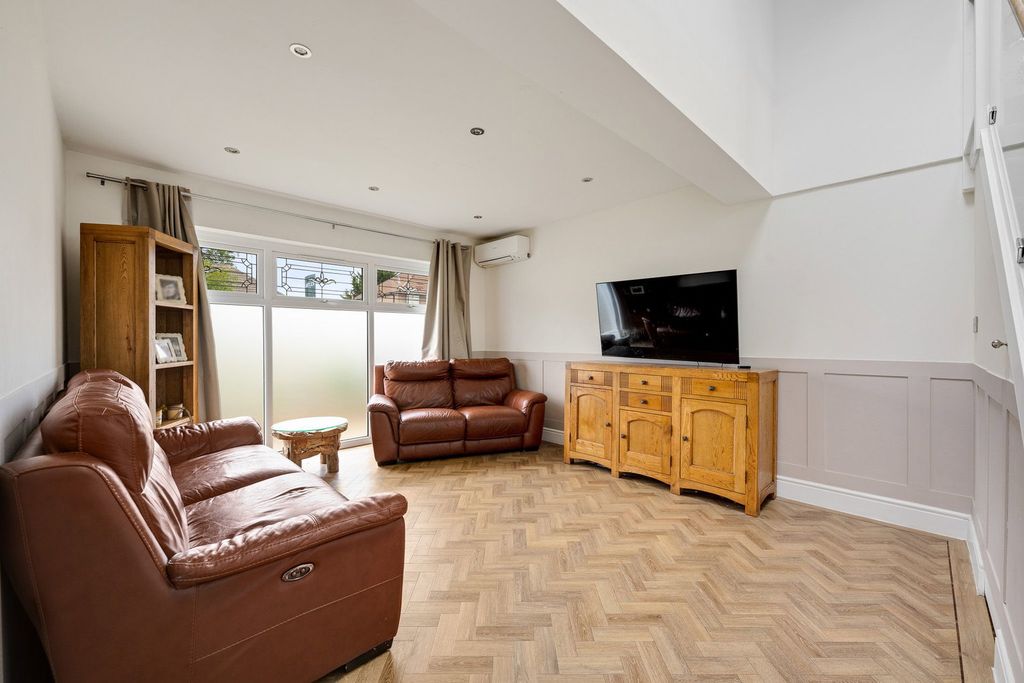 Property photo 2 of 22