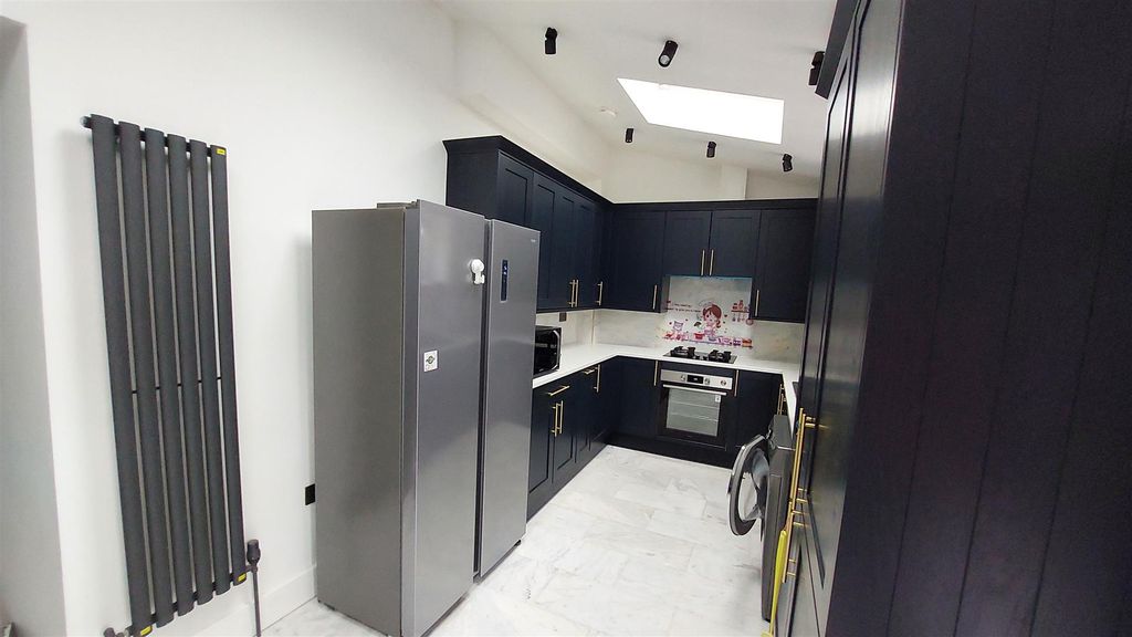 Property photo 1 of 29 Kitchen / Dinning Room