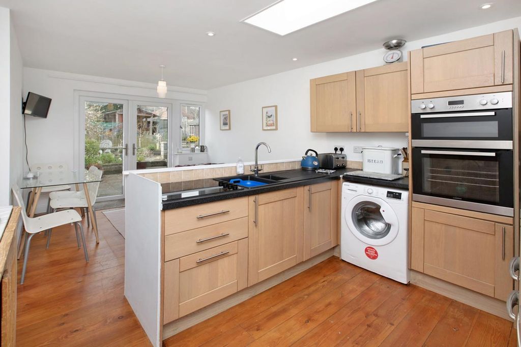 Property photo 3 of 35