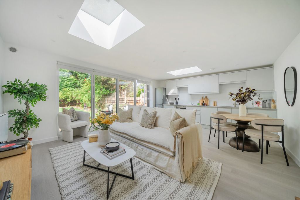 Property photo 2 of 18 1497476-14-6A61De...