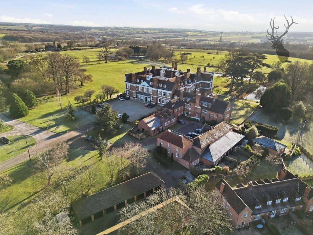 Property photo 2 of 28