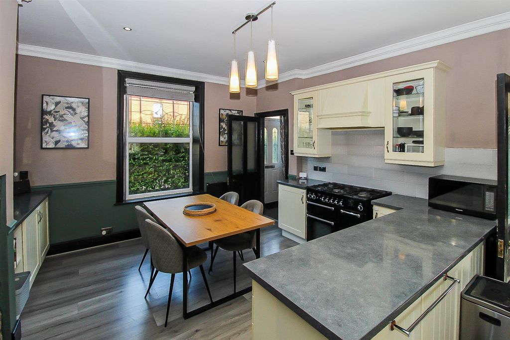 Property photo 3 of 14 Kitchen/Diner