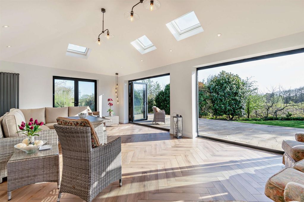 Property photo 2 of 27 8686944-Interior01-800.Jpg