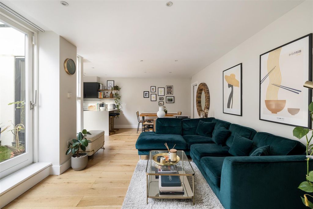 Property photo 1 of 31 Queensdown Road, E5