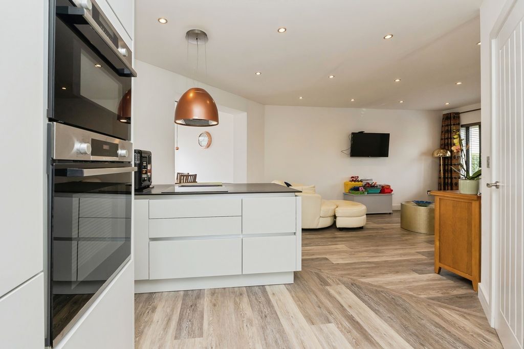 Property photo 3 of 20 Pbox-Img.Jpg