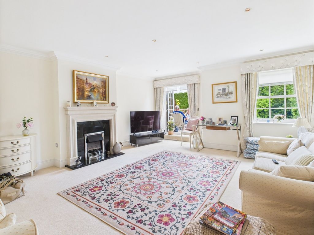 Property photo 3 of 11 Sitting Room
