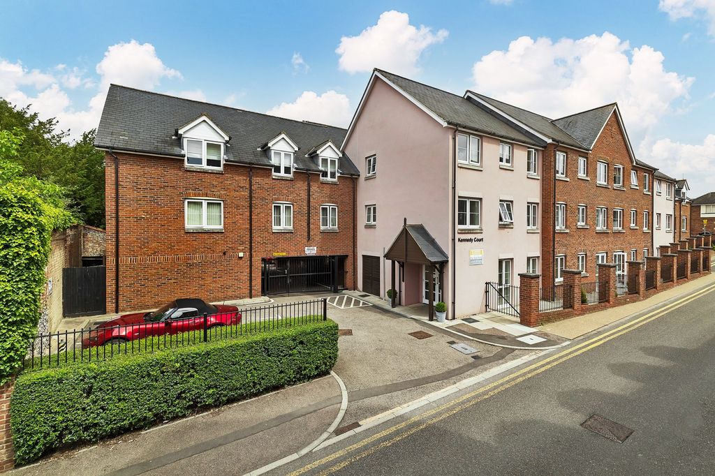 Property photo 1 of 11