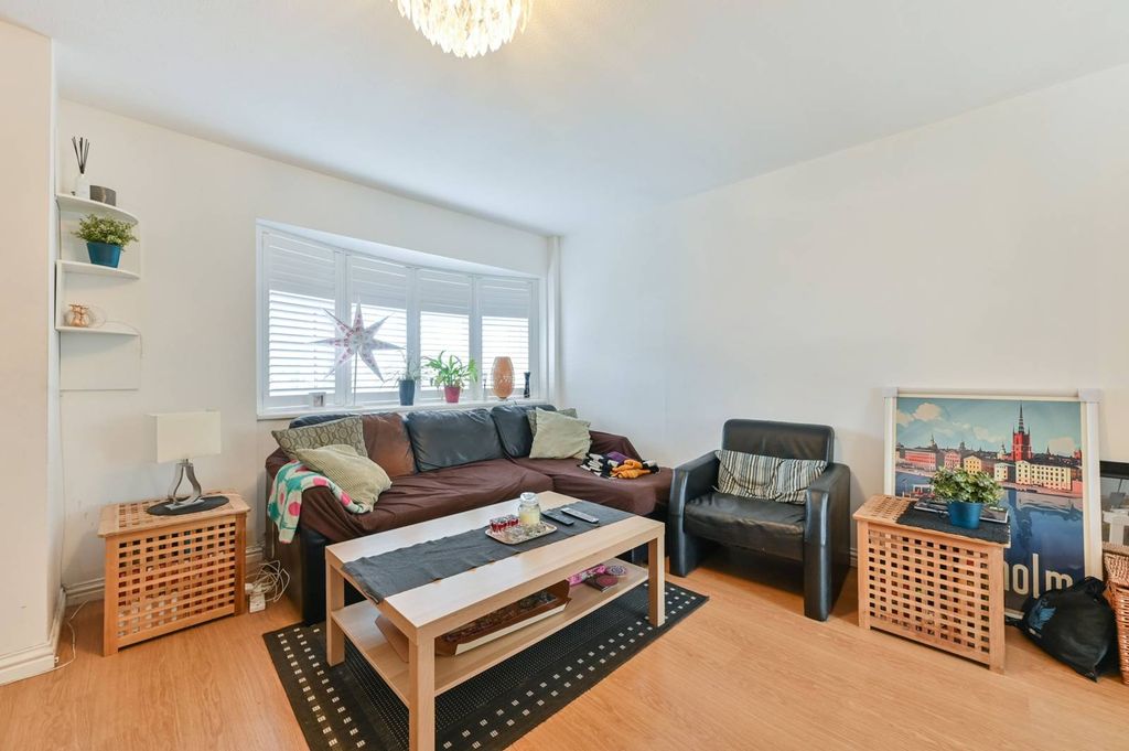 Property photo 2 of 20