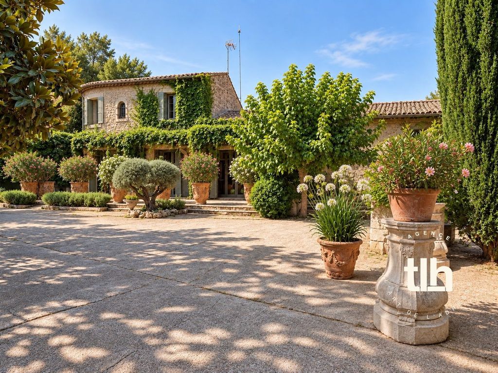 Property photo 1 of 30 Exclusive: Magnificent Country House With Pool And Outbuildings