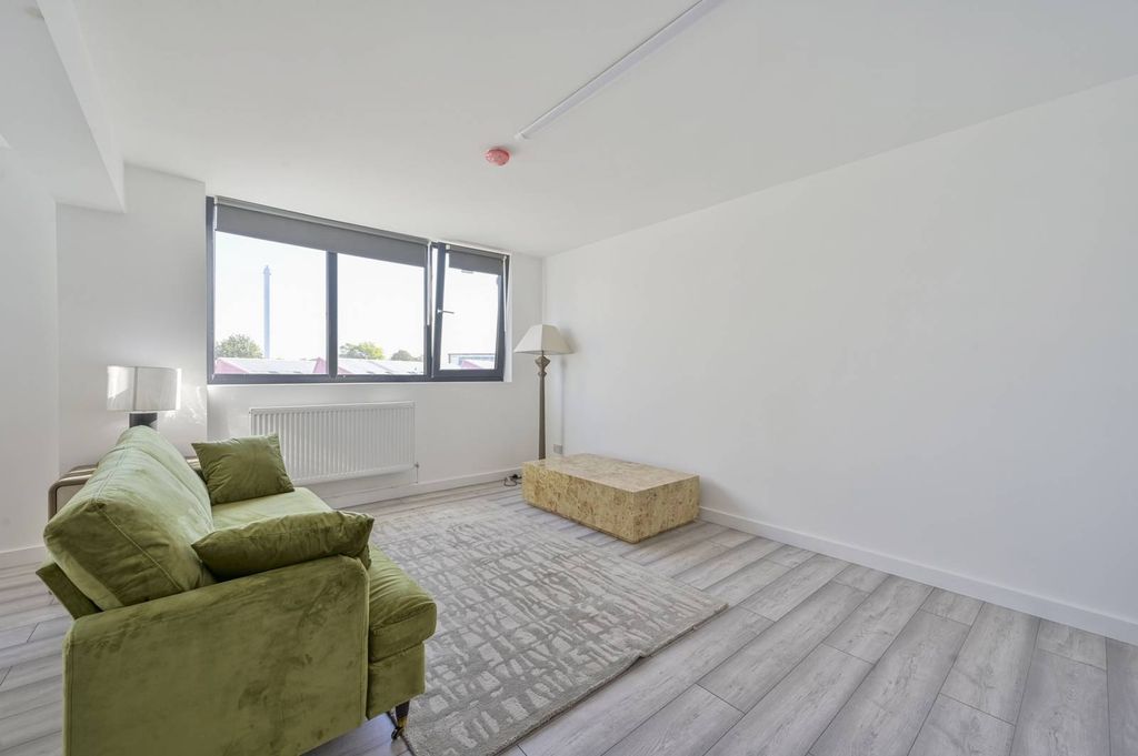 Property photo 3 of 6