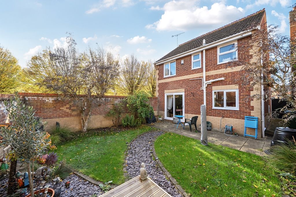 Property photo 2 of 12 Balintore Rise Outside Back