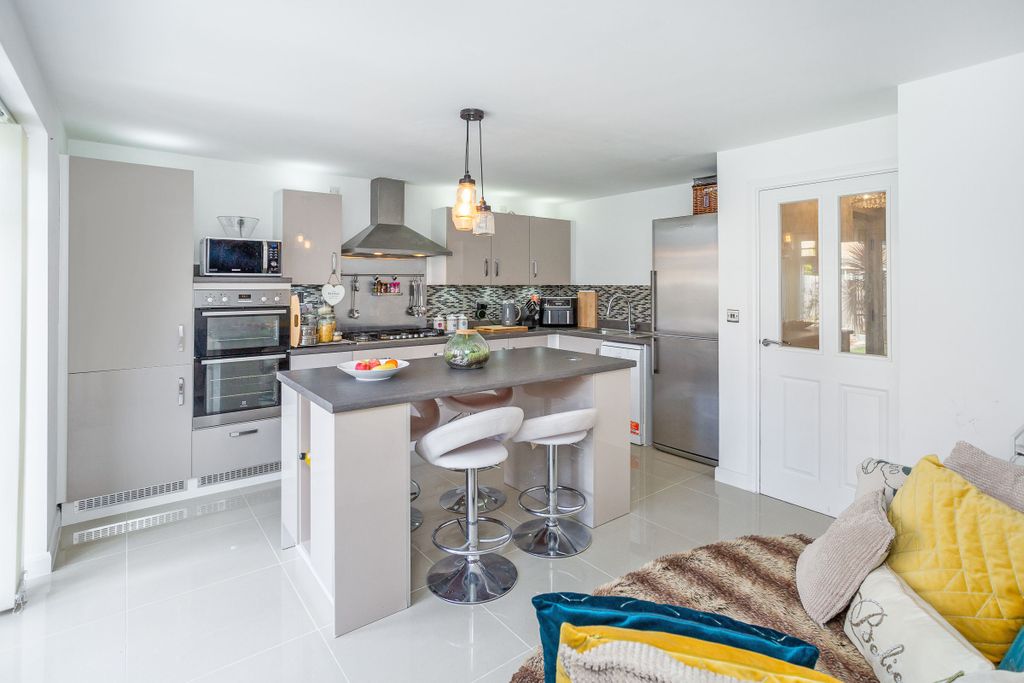 Property photo 3 of 27 Kitchen/Diner A