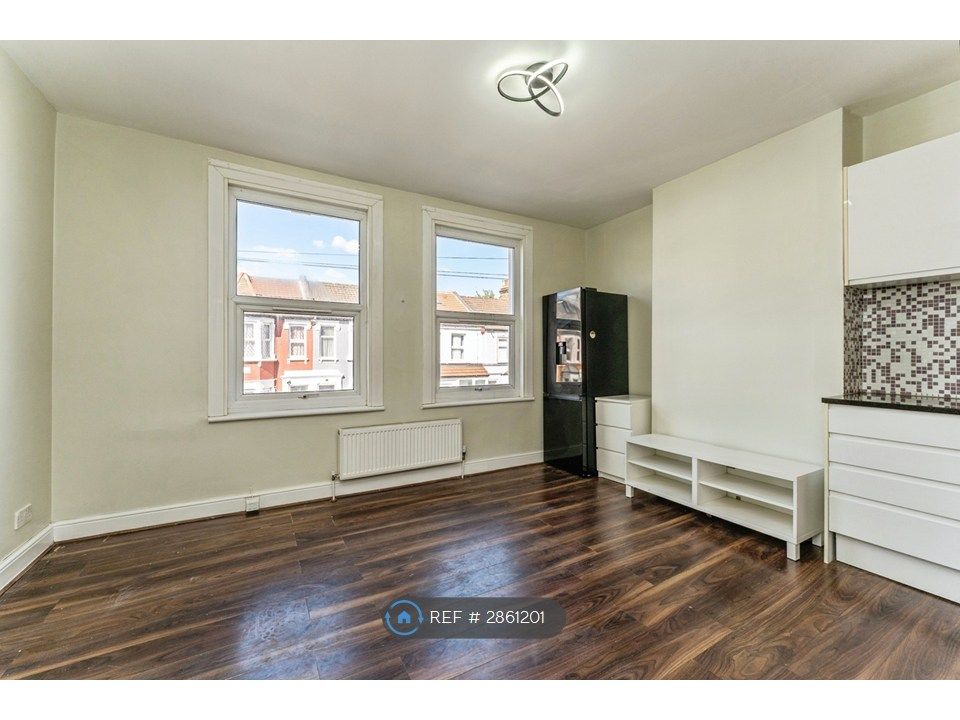 Property photo 2 of 20 Living Room