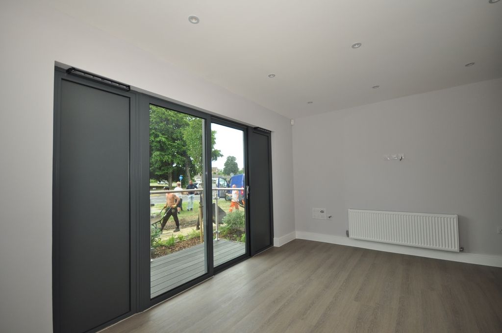 Property photo 3 of 9 019