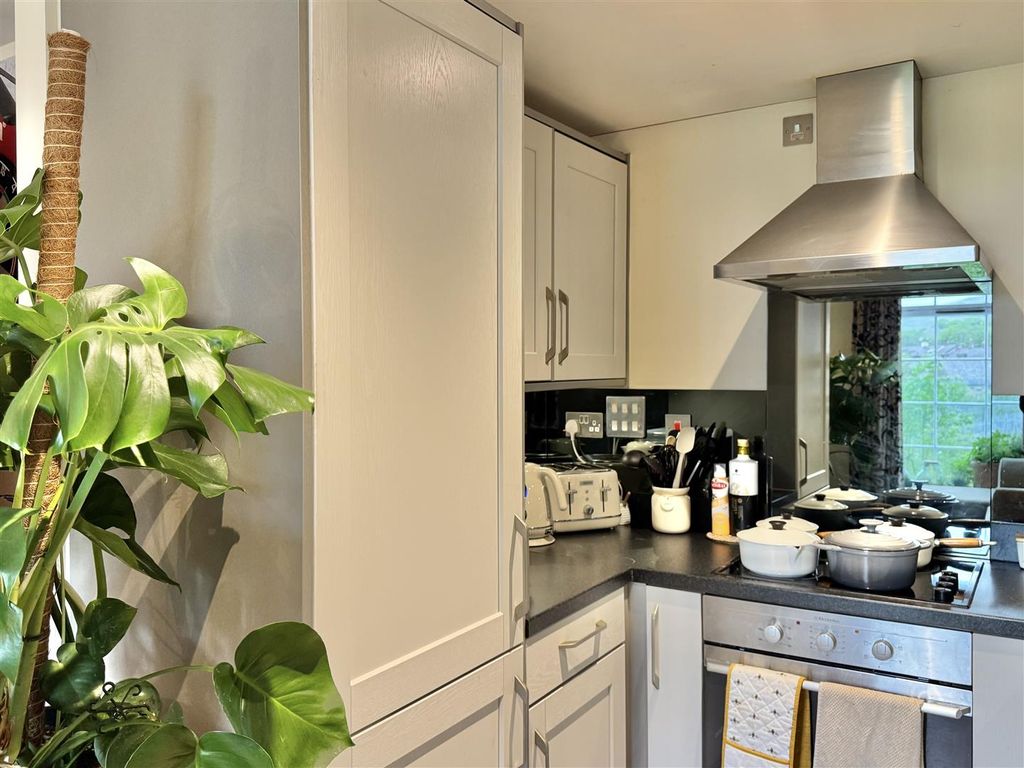 Additional image 4 of 2 bed flat for saleShrewsbury Street, Glossop SK13