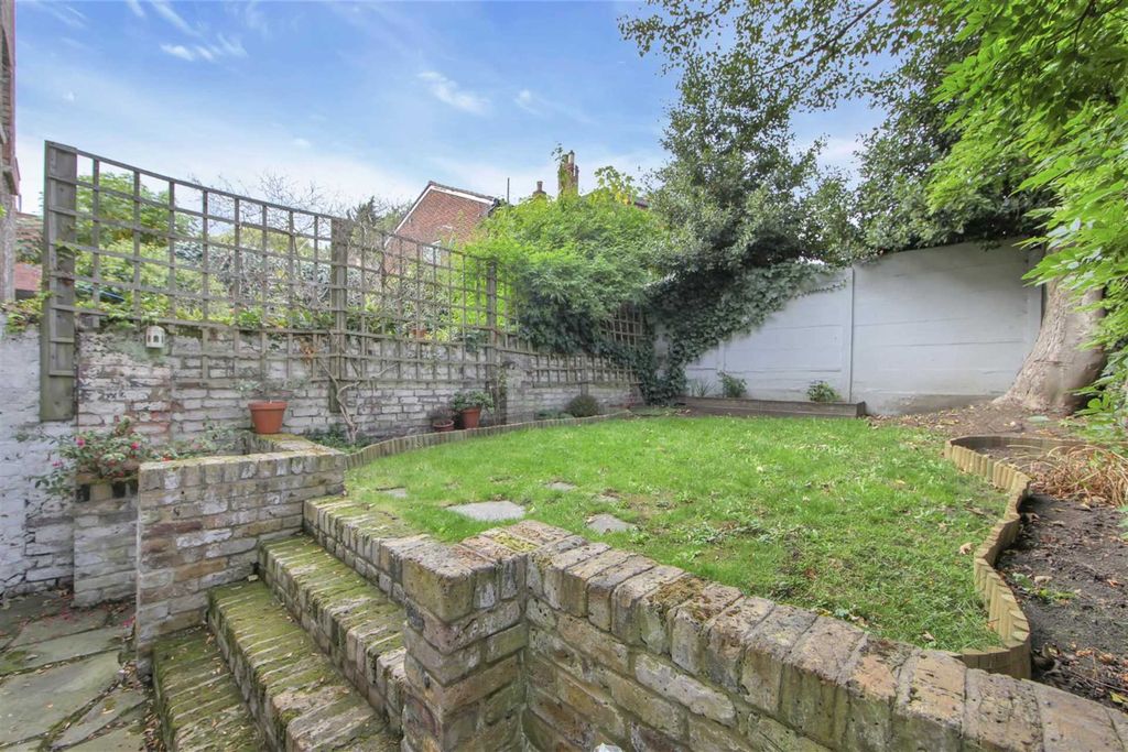 Property photo 2 of 12