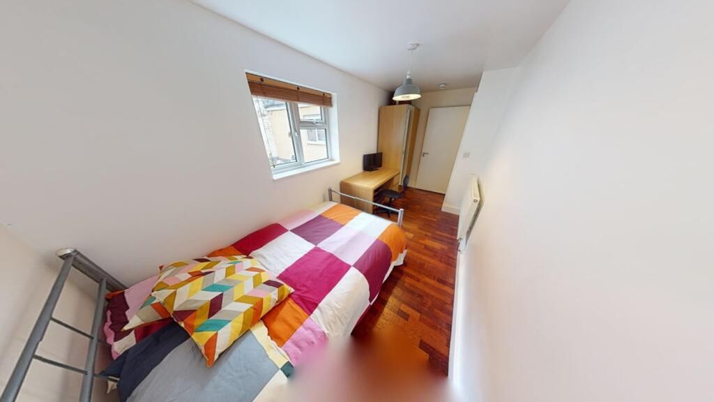 Property photo 3 of 9 A Bright And Inviting Double Bedroom Featuring Mod...