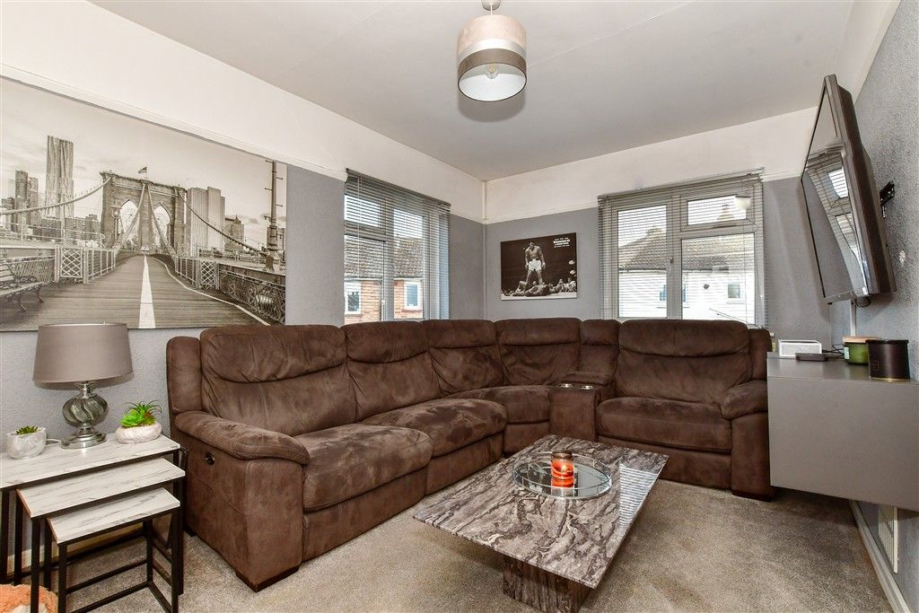 Property photo 3 of 8 Lounge