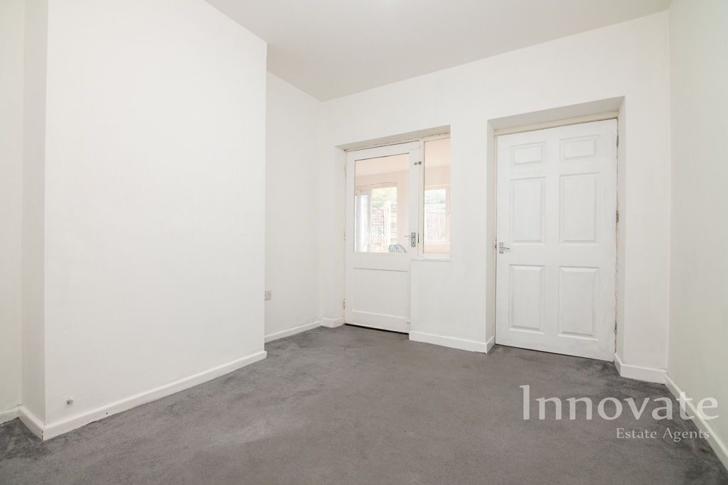 Property photo 3 of 16 Photo 7