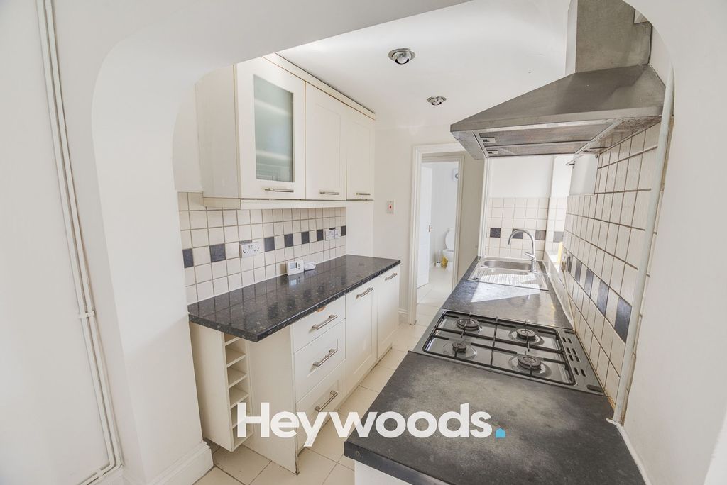 Property photo 3 of 25