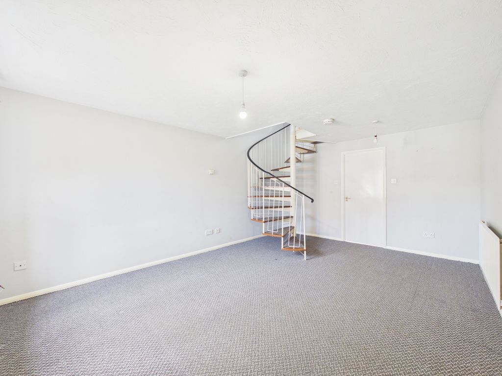 Property photo 2 of 9 Lounge