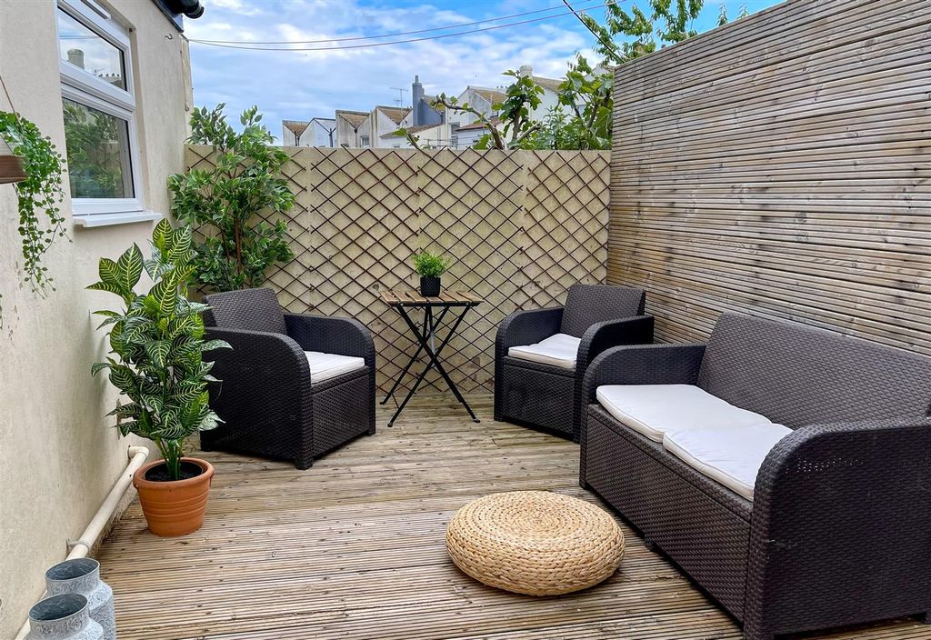 Property photo 2 of 7 Terrace