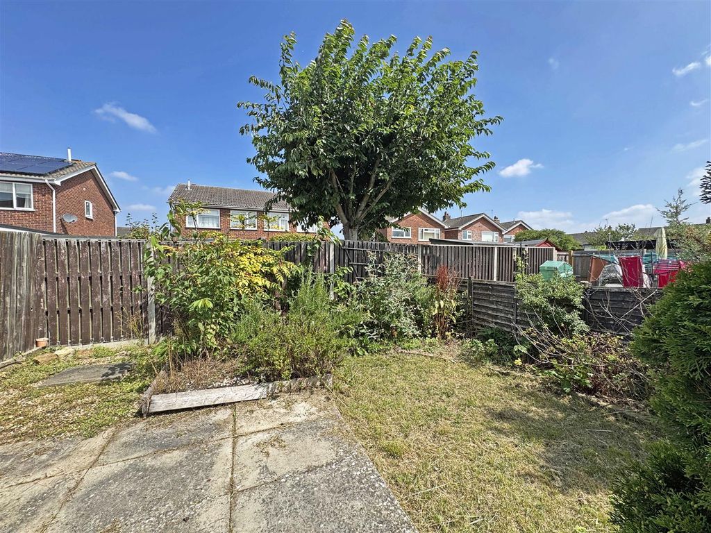 Property photo 2 of 11 Garden