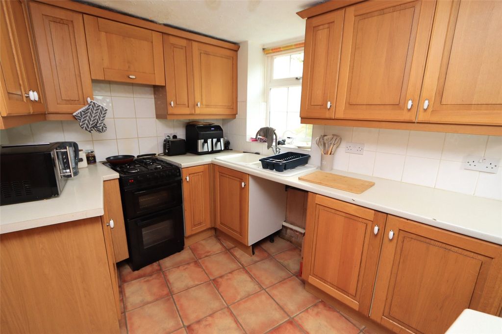Property photo 3 of 8 Kitchen