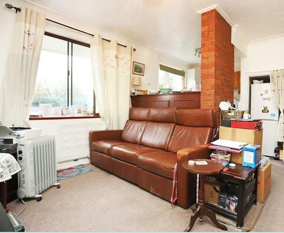 Property photo 2 of 10 40 Staple  Hurst Living Room.Jpeg