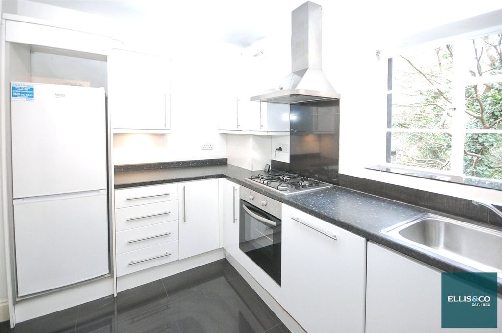 Property photo 2 of 8 Picture No. 21