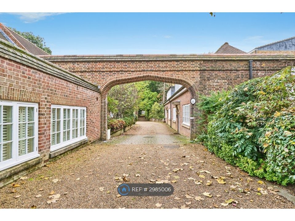 Property photo 1 of 22 Driveway Entrance