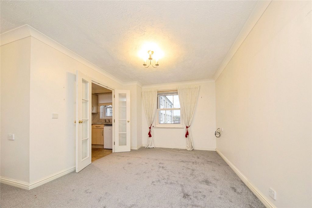 Property photo 2 of 9 Lounge