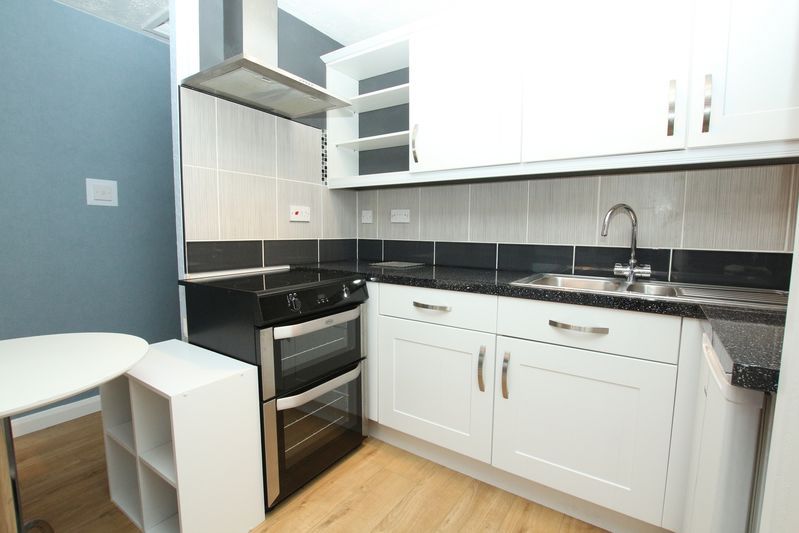 Property photo 2 of 10 Kitchen