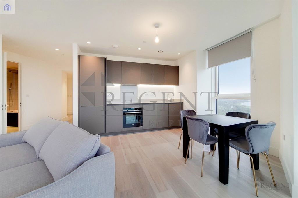 Property photo 2 of 16 Open Plan