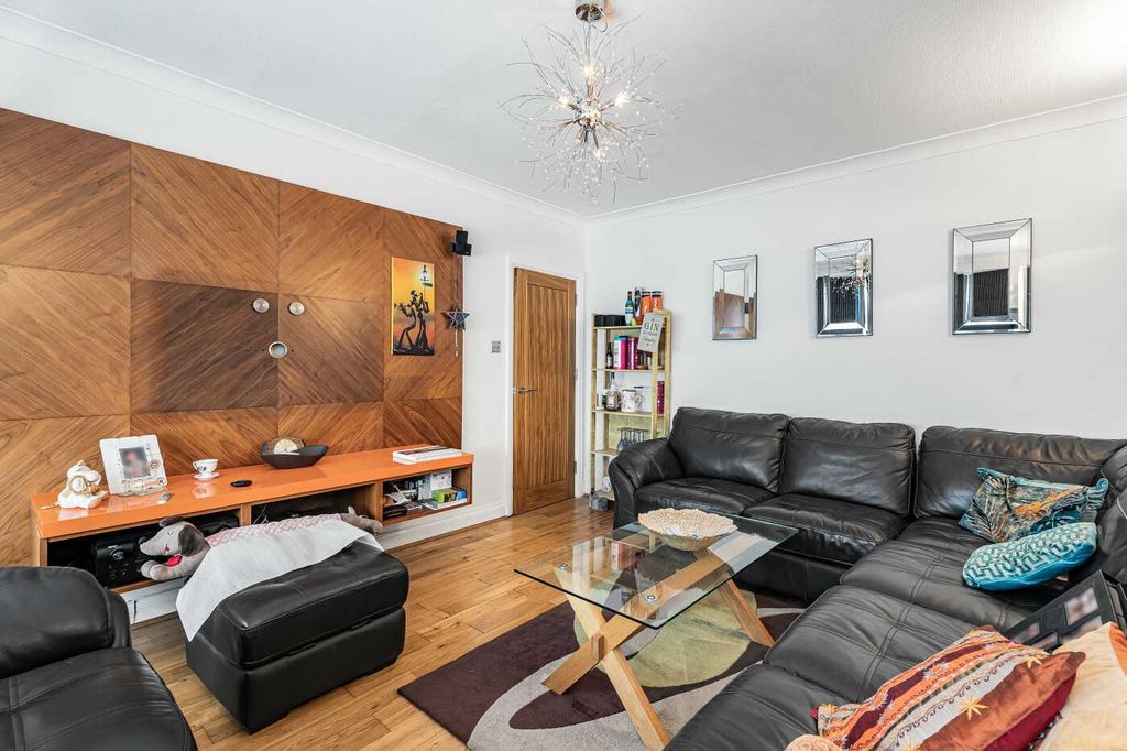 Property photo 2 of 26 Front Reception