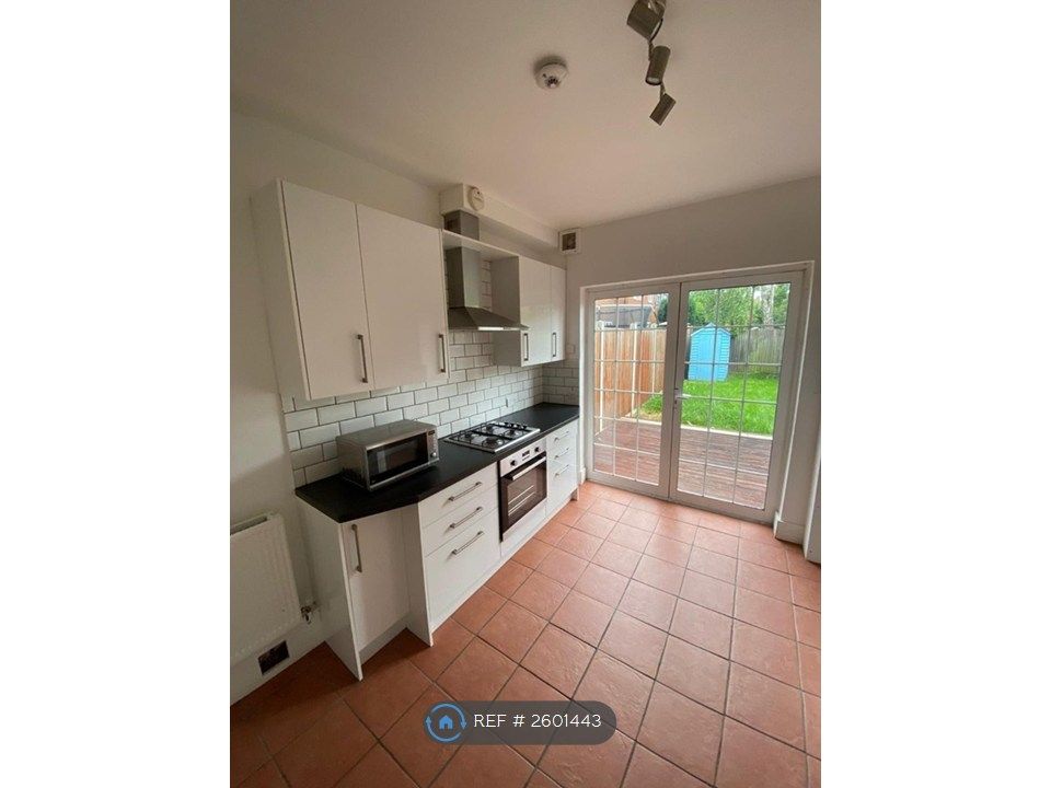 Property photo 3 of 9 Kitchen