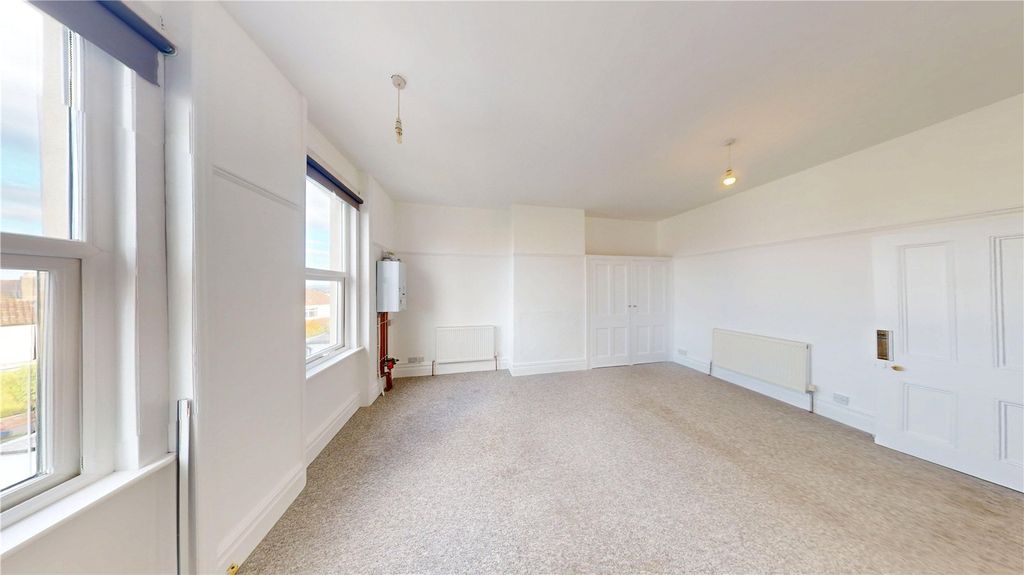 Property photo 3 of 7 Picture No. 02