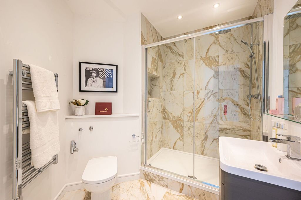 Property photo 2 of 33